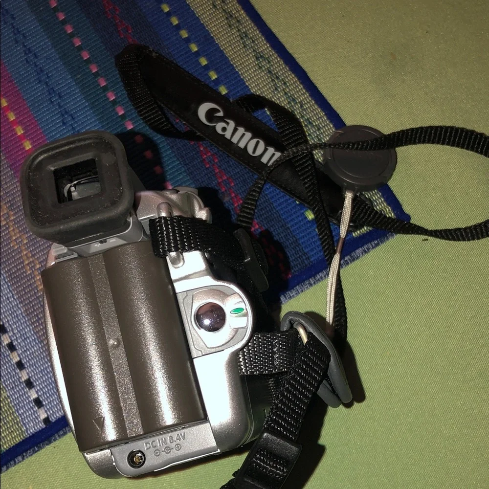 Canon Gray Digital Camcorder video camera NTSE ZR70 MC vintage